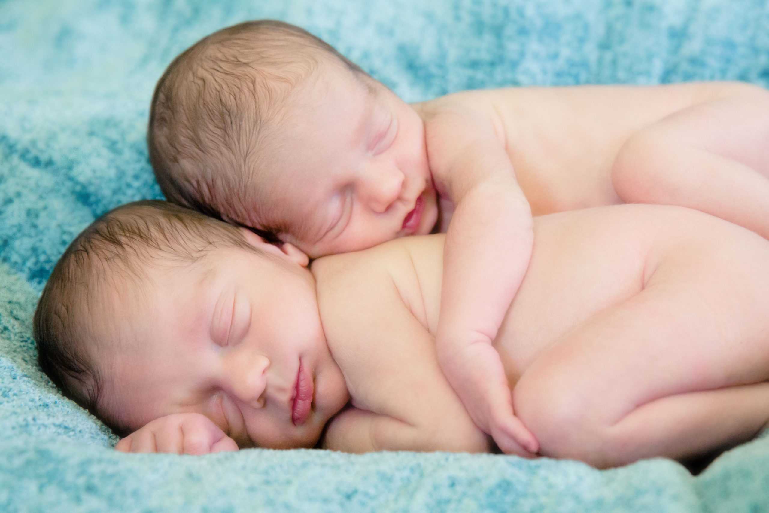 К чему снится беременность двойней и роды близнецов: варианты разных сонников и важные детали