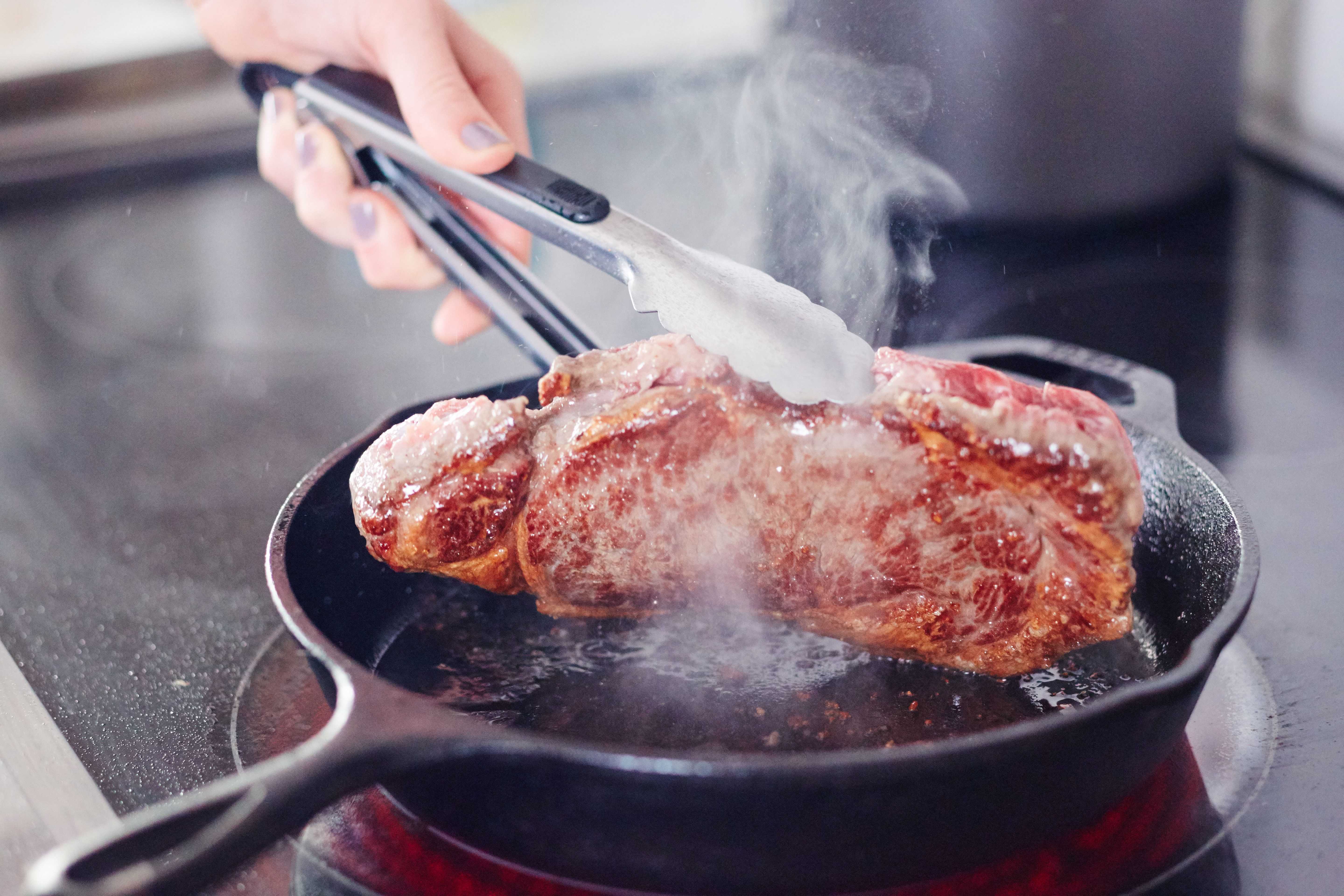 К чему снится сырое мясо женщине или мужчине?