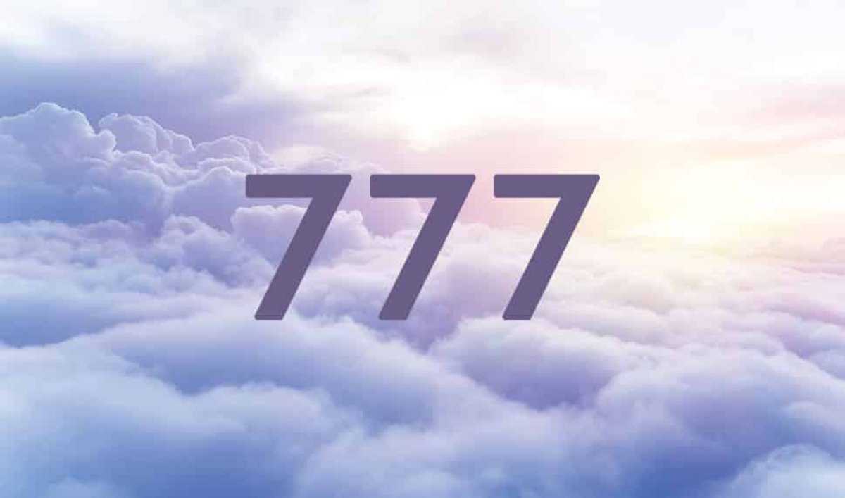 Телефон 7 777. Цифра 777. 777 Число Бога. Картинка 777. Заставка 777.
