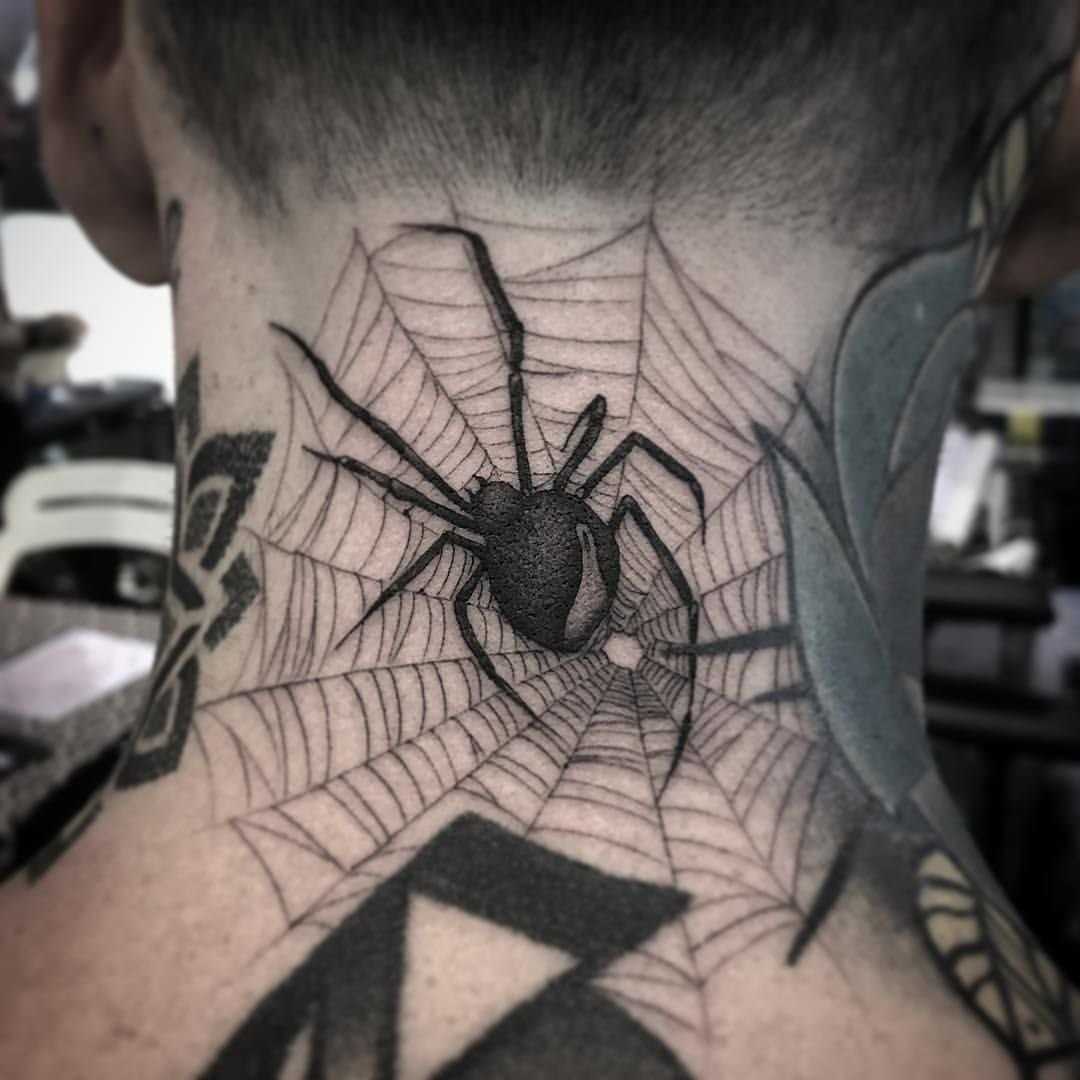 Тату паук в паутине
